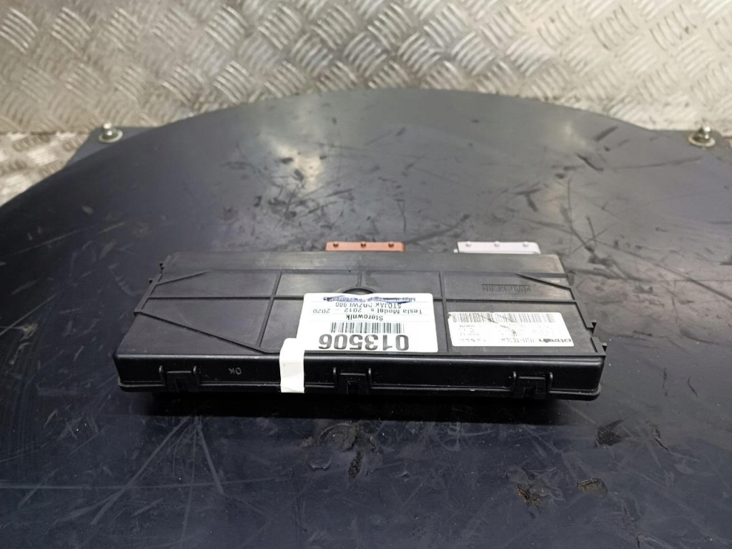 фото №1, Блок управления модуль сиденье левый перед tesla model s 30100334