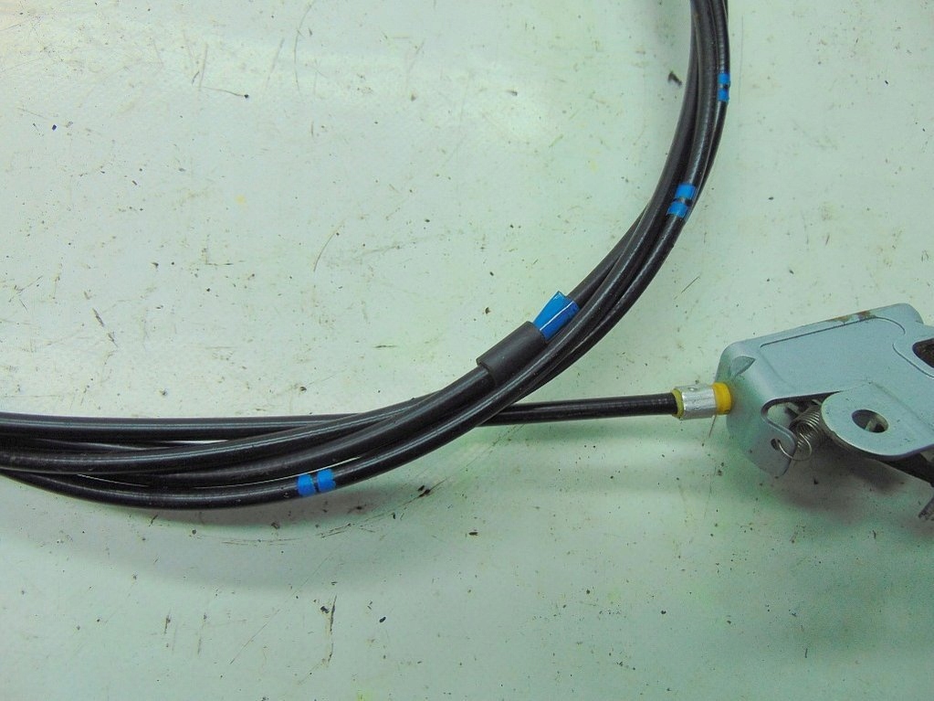 фото №8, Mazda 5 v cr19 06r ручка трос кришка заливної