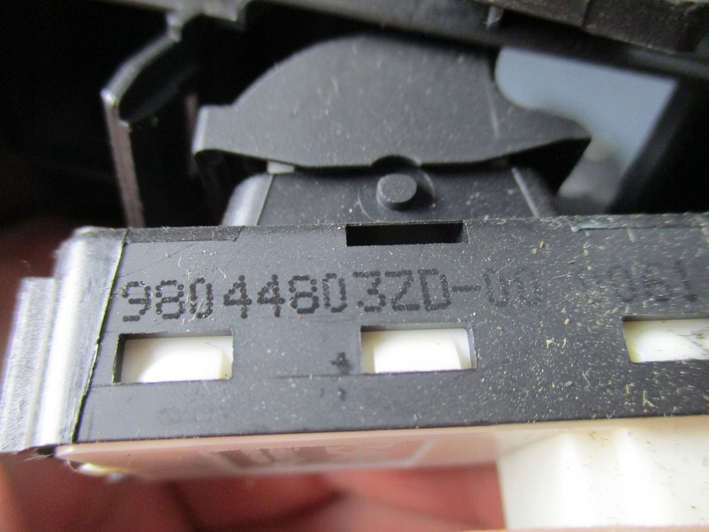 фото №6, Переключатель панель окон peugeot 3008 ii 98044803zd