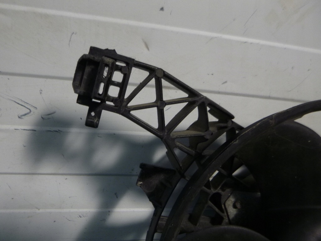 фото №4, Fiesta mk7 b-max 1.6 tdci вентилятор корпус оригинальный номер