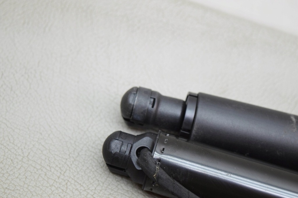 фото №11, Правий привід кришки багажника bmw ix3 g08 7497482 electric 210kw 2022