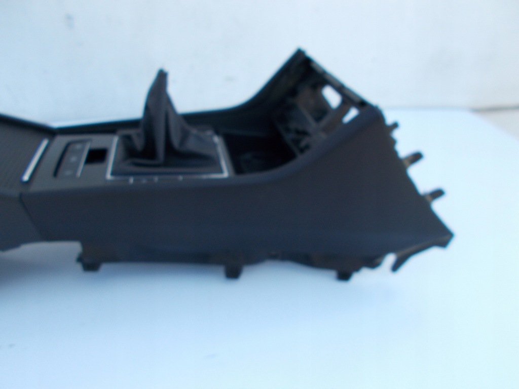 фото №11, Подлокотник туннель зарядное устройство skoda superb iii