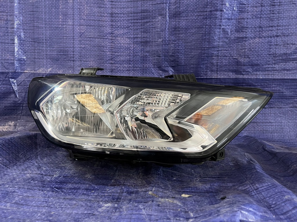 фото №1, Audi a1 82a правая лампа передняя