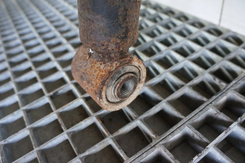 фото №7, Амортизатор правый перед land rover discovery iv