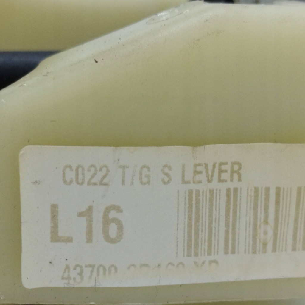 фото №10, 2011 hyundai i30 домкрат переключения передач / верхний 437002r140