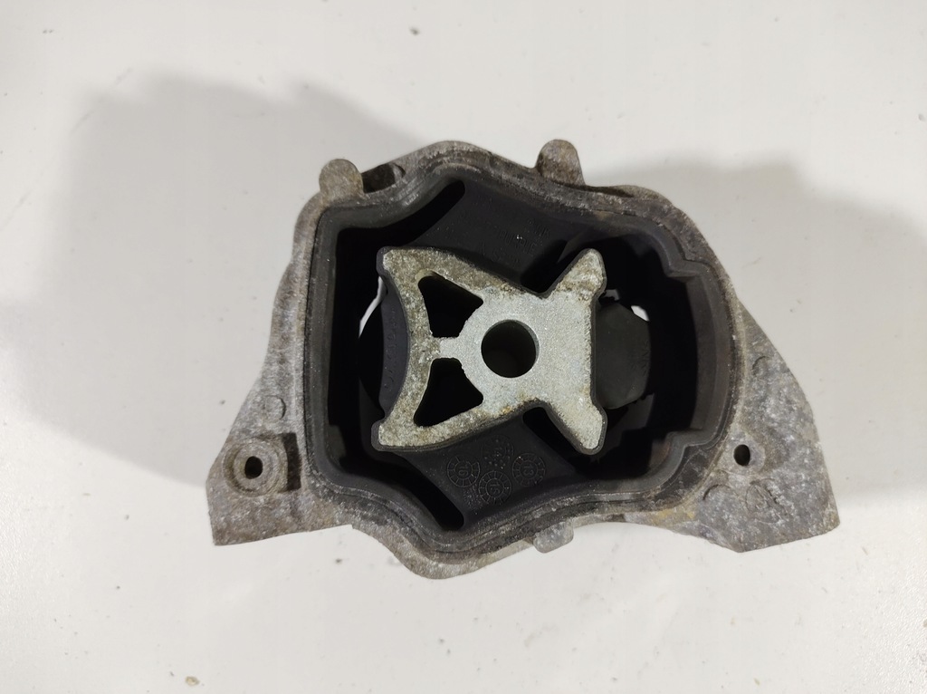 фото №16, Volvo v60 13r- подушка коробки передач