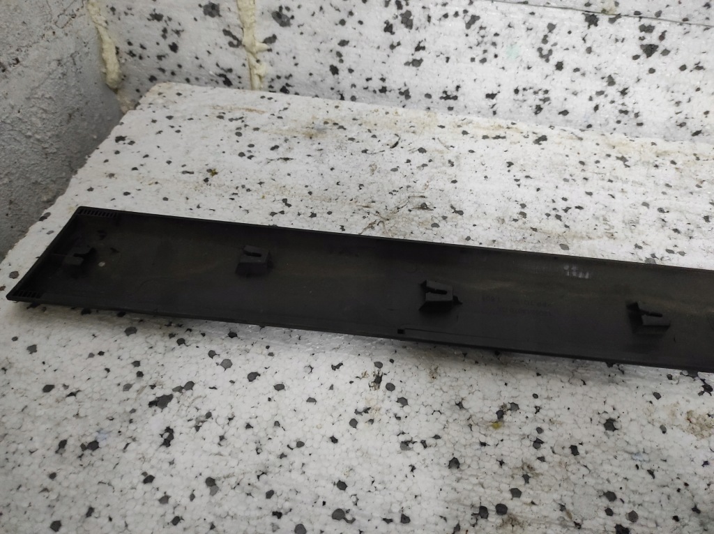 Молдинг на передние левая дверь peugeot 1308832070 в Украине