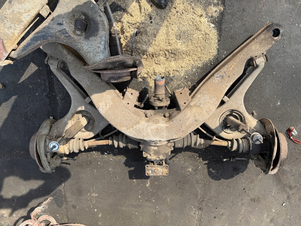 Купити Балка підвіска підрамник задній mercedes w123