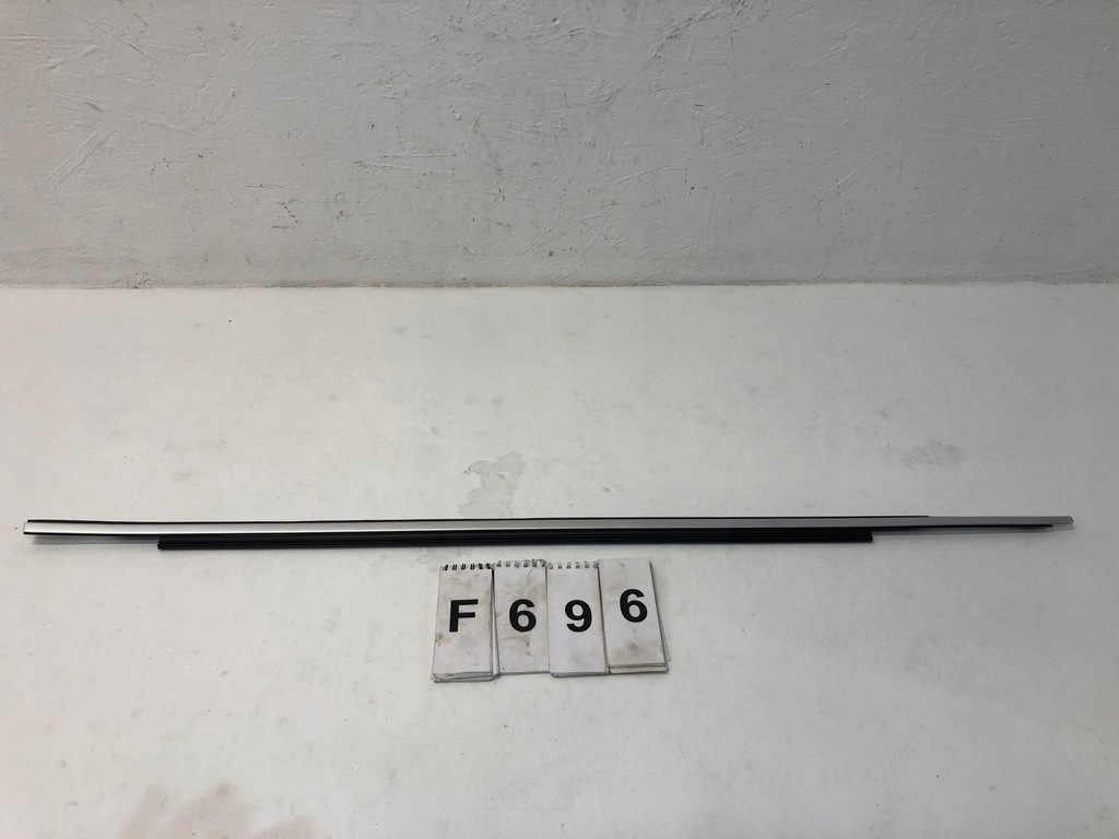 фото №1, Volvo xc90 r.design молдинг дверь правая