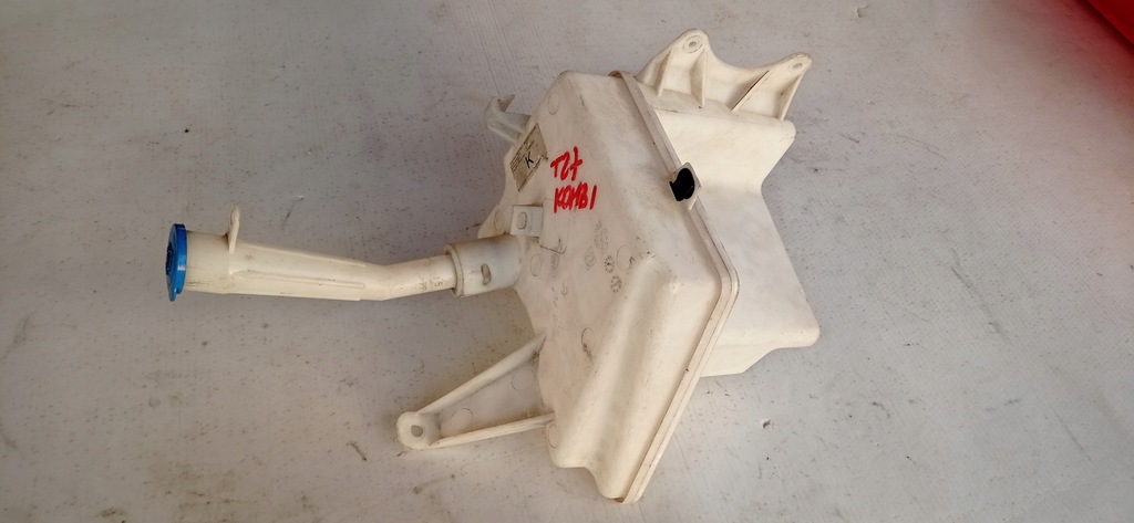 фото №1, Бак распылителя toyota avensis t27 kombi