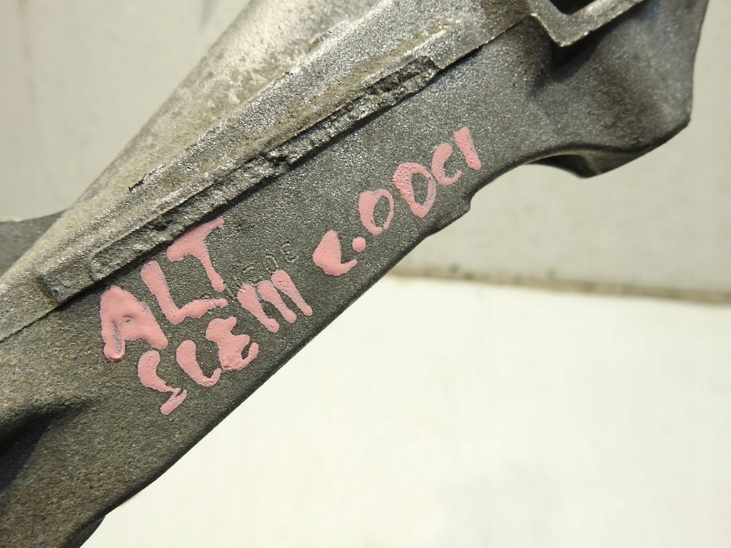 фото №2, Кронштейн генератора renault scenic iii 2.0 dci 8200881264