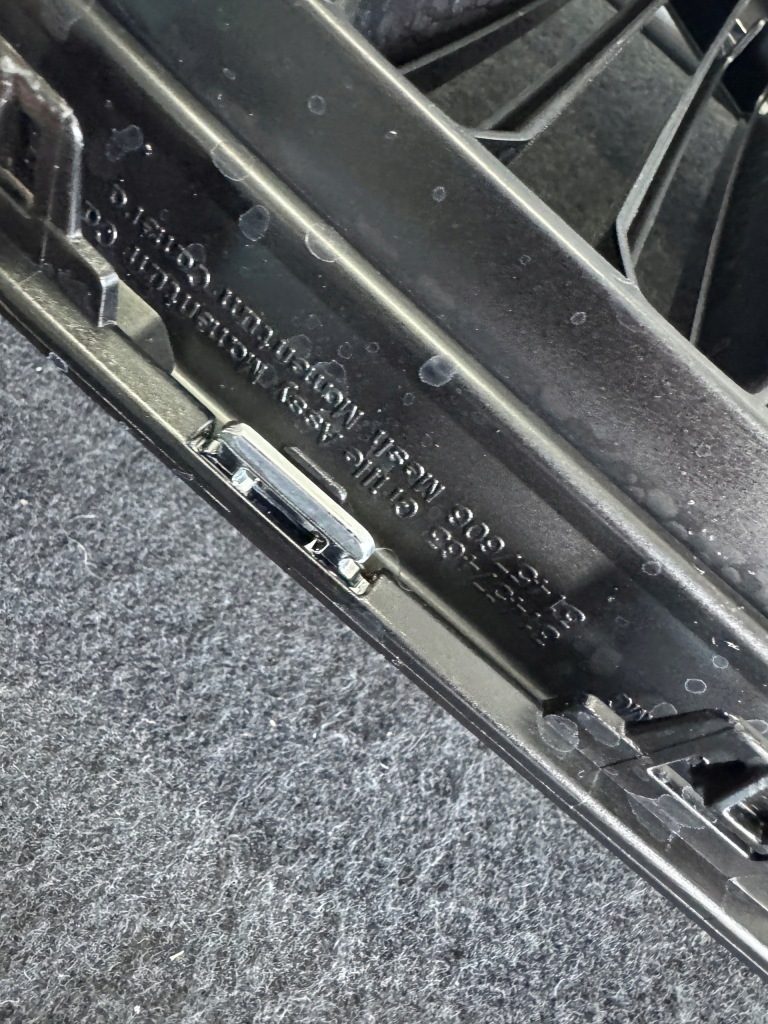 Решітка  решітка радіатора новий оригінал . volvo xc60 2 momentum 31479494 31425537 Київ