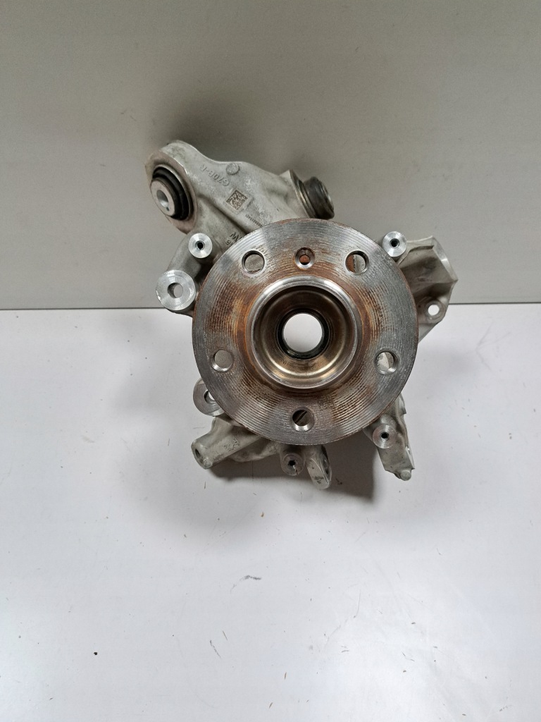 фото №1, Bmw 7 g70 поворотний кулак права задня задня ступиця 6898356 оригінал