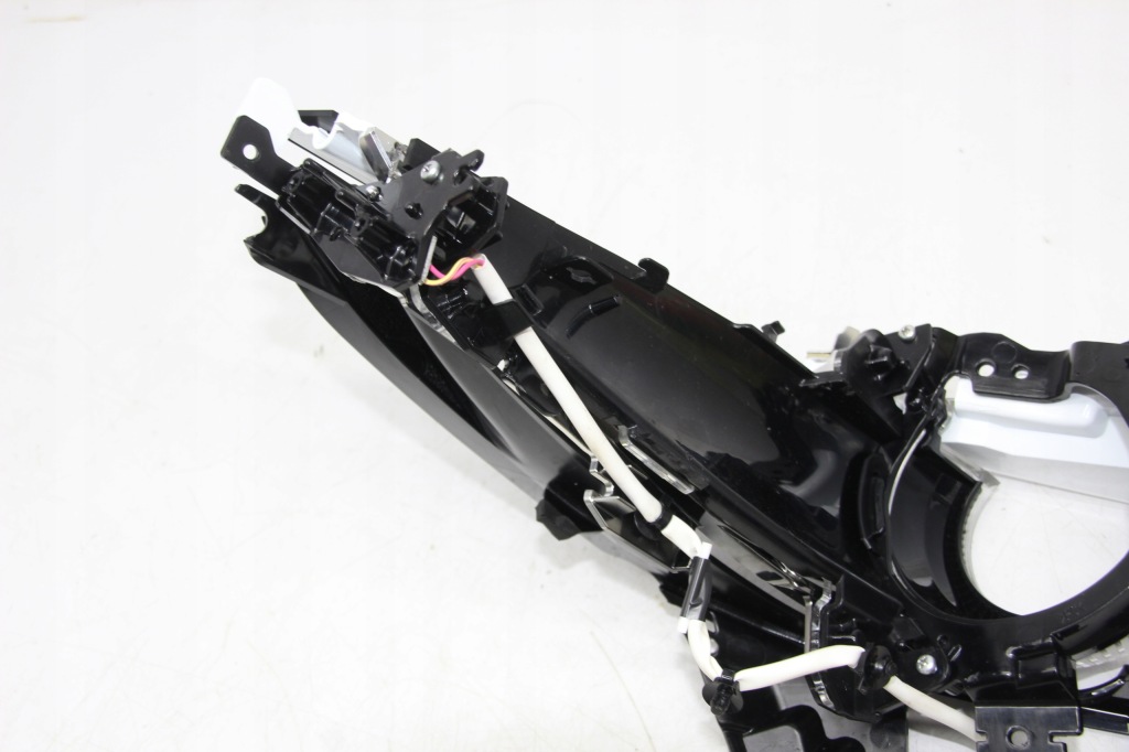 Середина вкладыш фары левый перед led mazda cx30 2019- Цена