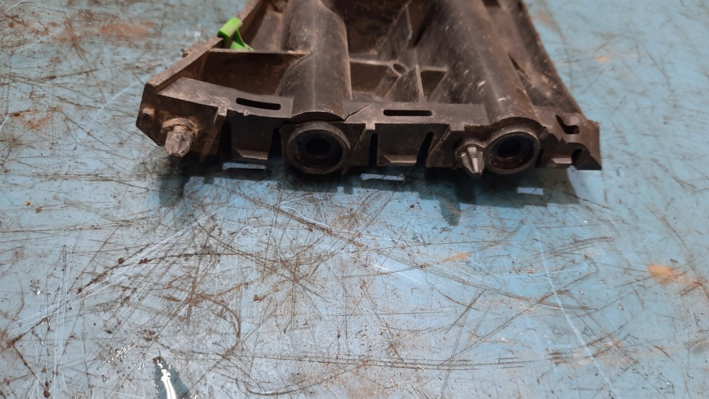 фото №4, Напрямна бампера перед правий volvo v60 10-13r