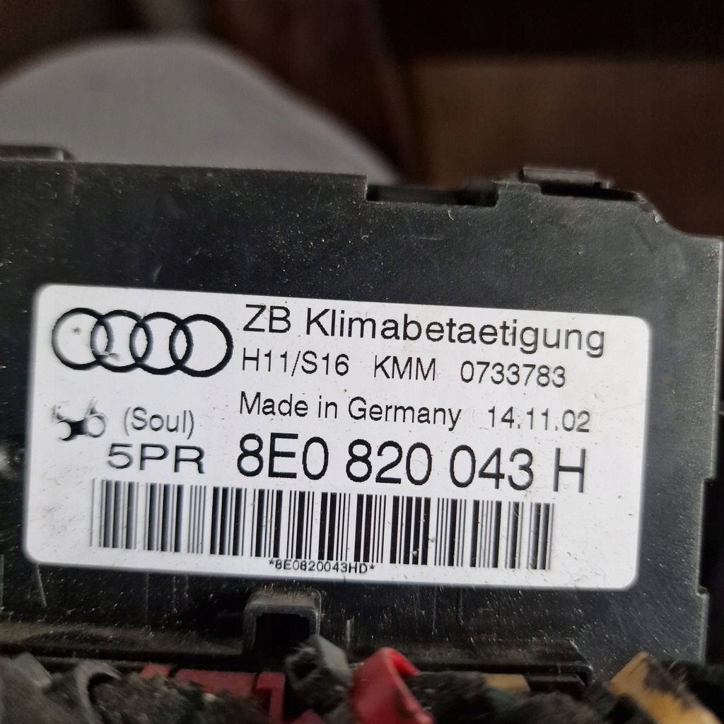 фото №6, Audi a4 s4 b6 8e 8h 2001 панель кондиционера