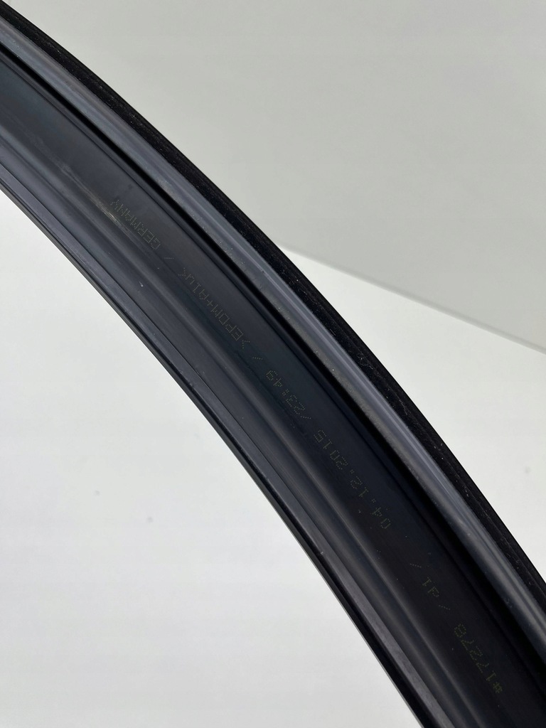 фото №6, Mercedes w222 прокладка уплотнитель дверь правая перед a2227250125