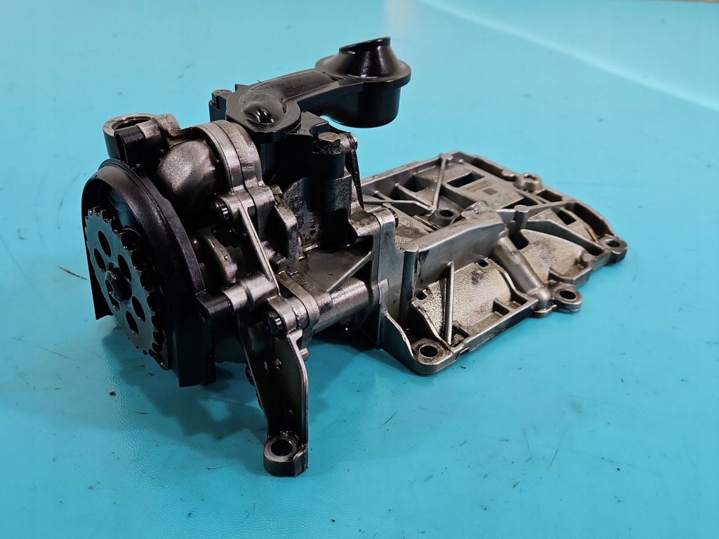 фото №1, Насос масла bmw f30 2.0d 7810823 11-15