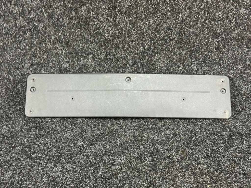 фото №1, Mercedes cls c218 w218 lift 14-18 накладка основа номерного знака перед