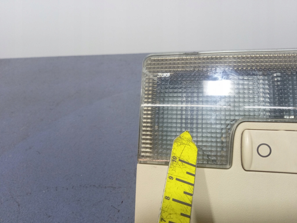 фото №6, Audi a6 c5 лампа потолочный перед передняя beż 4b0947105