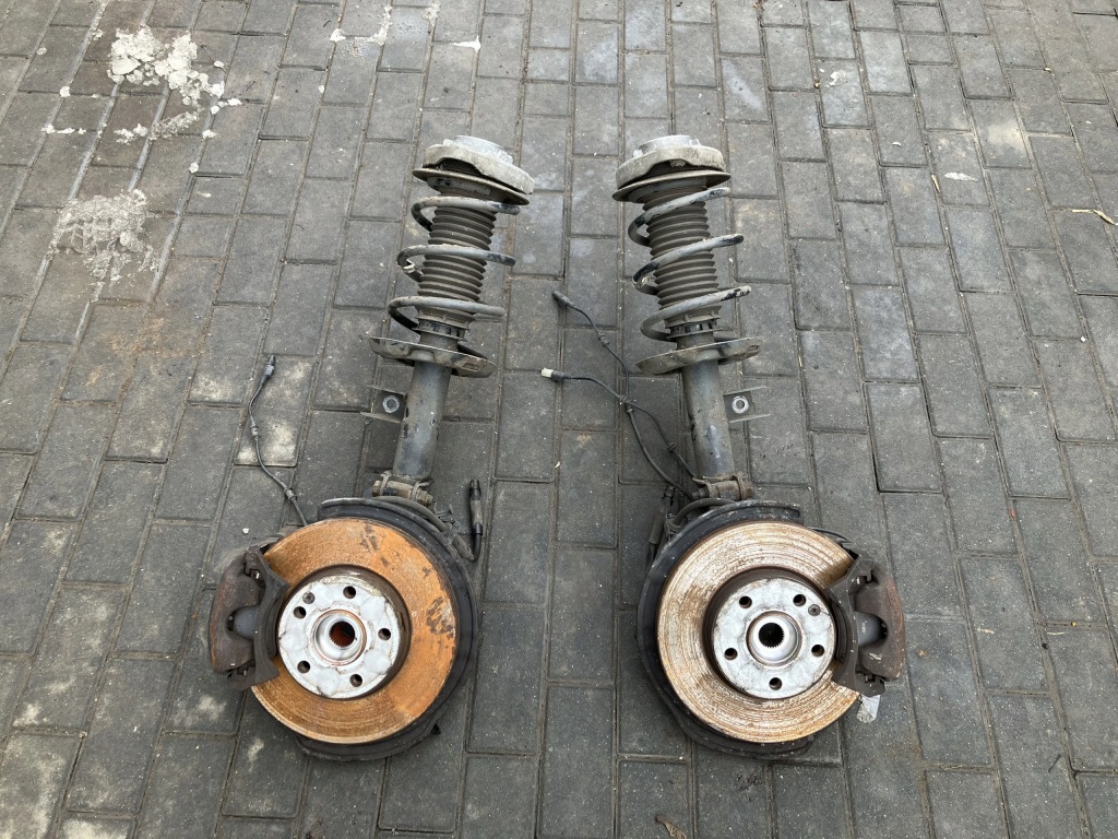 фото №1, Амортизаторна стійка поворотний кулак перед лівий w176 1.5 cdi