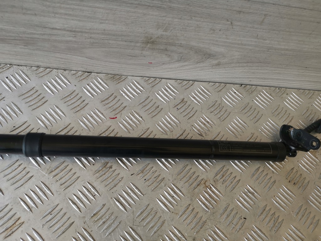 фото №12, Mazda cx5 ii 17- амортизаторы крышки багажника комплект левый правый идеальное состояние