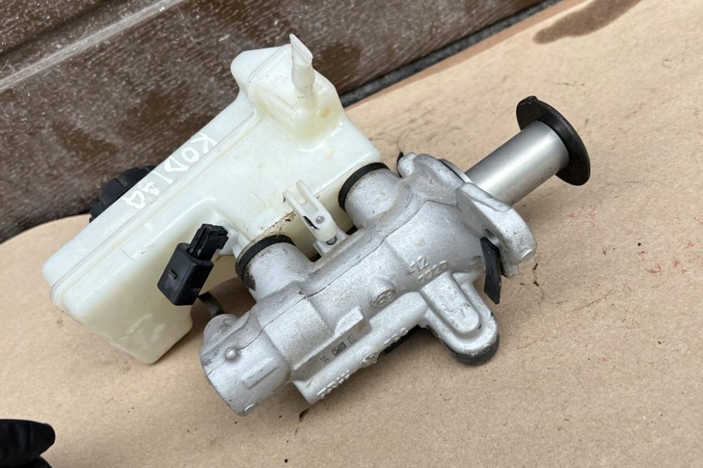 фото №9, Циліндрик гальмівний vw passat b8 3g2 5q1611301c 2014