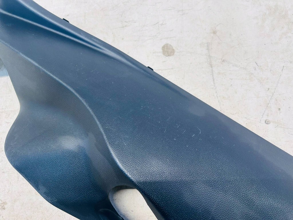 Corolla cross накладка стійка поперечина бокове  сидіння ліва подряпини 62552-16110 Зі Шроту