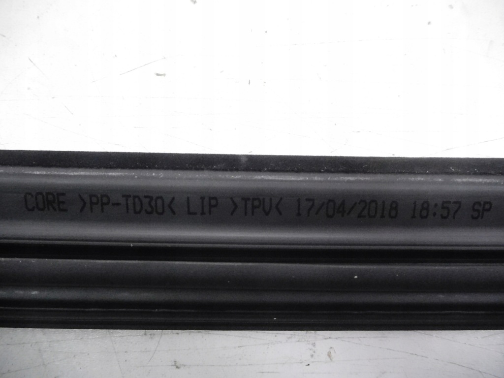 фото №6, Прокладка, стекло задних дверь toyota c-hr оригинальный номер 68173-f4011