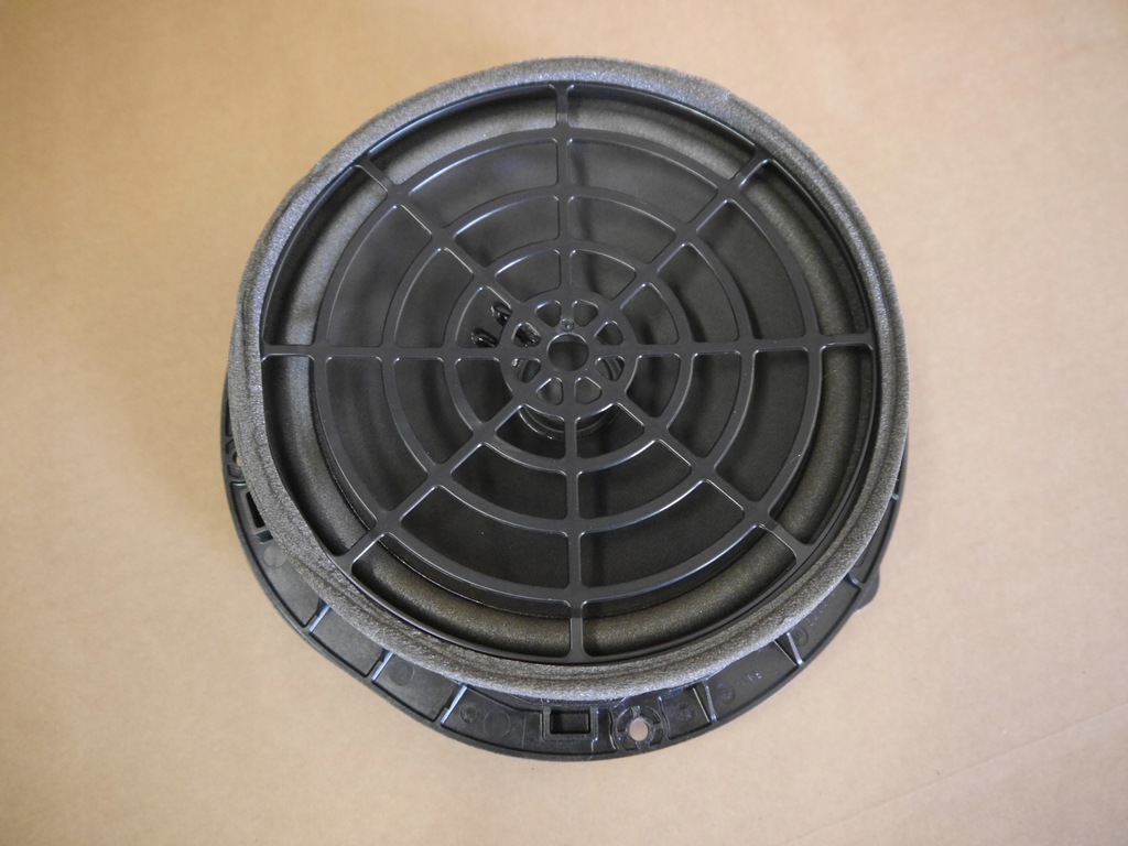 фото №1, Audi a4 a5 8w динамик дверь перед 8w0035415