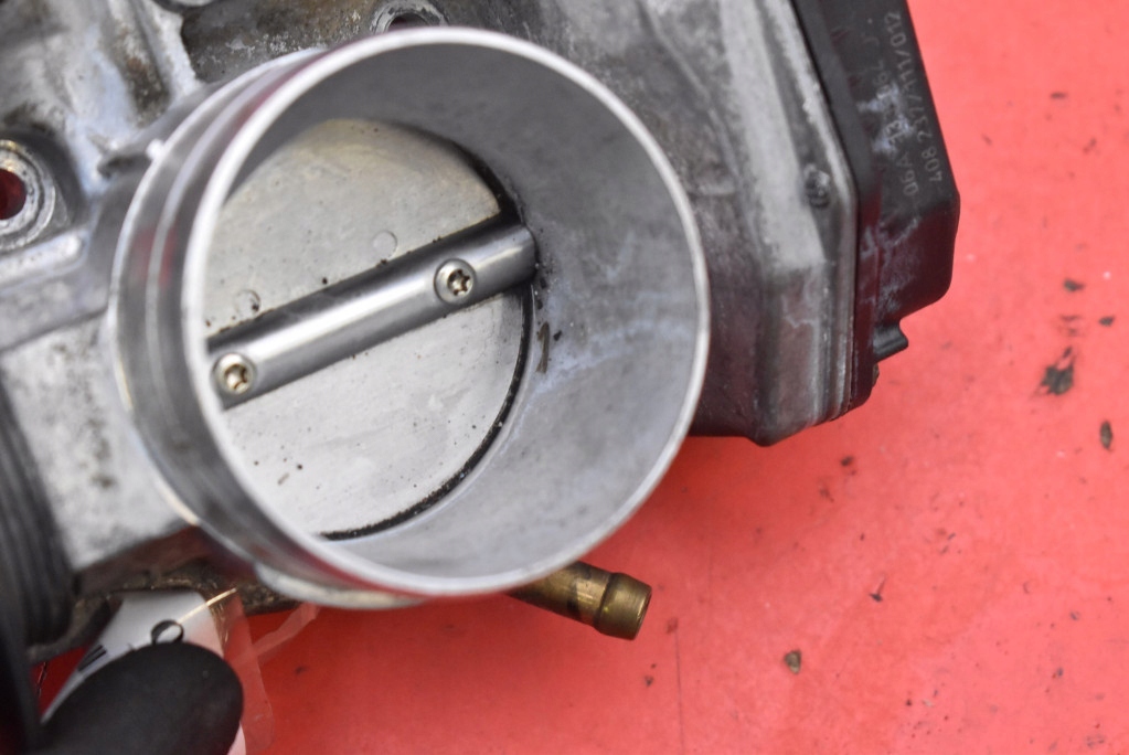 фото №7, Дросельна заслінка 06a133064j audi a3 8l 1.6 8v 101 km 96-00