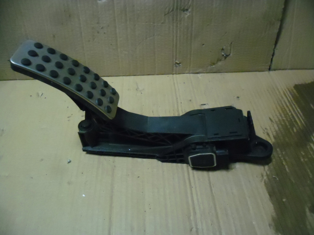 Купить Педаль газа потенциометр mercedes ml w164 a1643000104