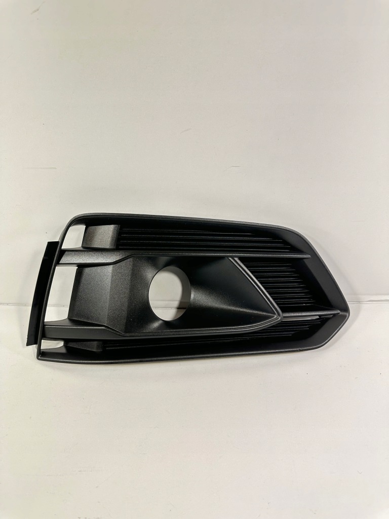 Купити A5 8w6 решітка бампера права 8w6807682c