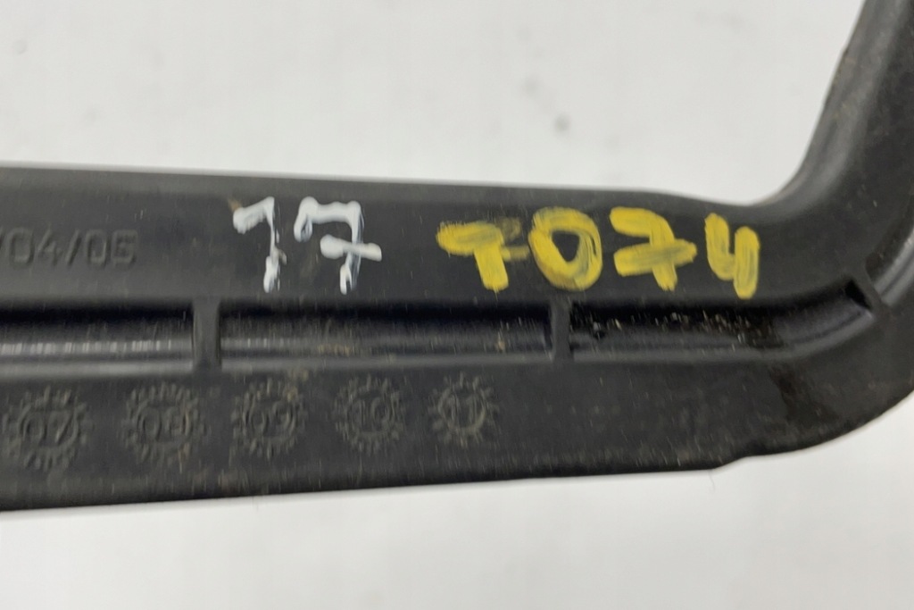 Держатель аккумулятор bmw 1 f20 7549425 1.6l бензиновый 125kw 2011 Цена