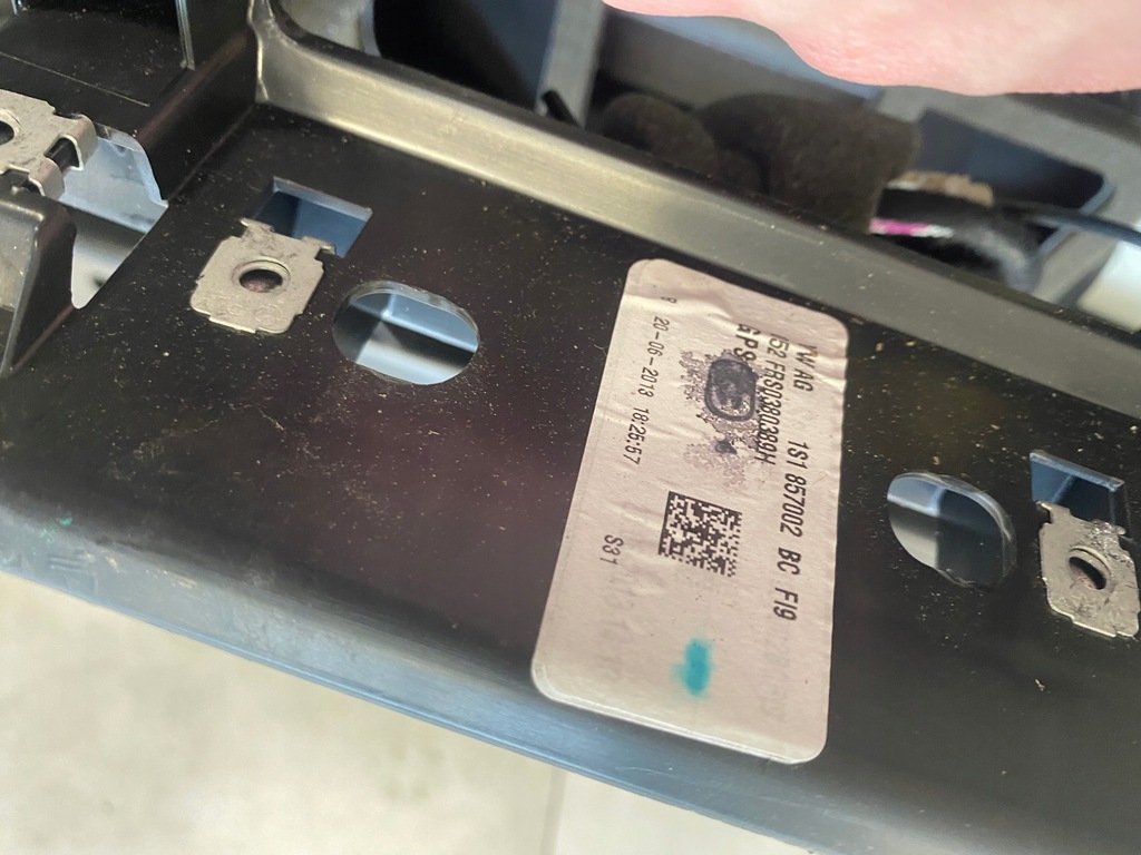 фото №16, Skoda citigo консоль подушка ремені датчик