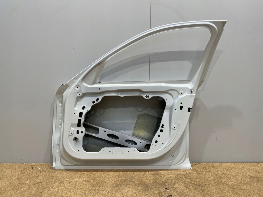 Bmw 3 g30 g21 дверь правый перед цвет a300 Оригинал
