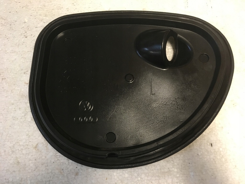 фото №1, Внутренняя защита дверь левая audi tt 8s0837915