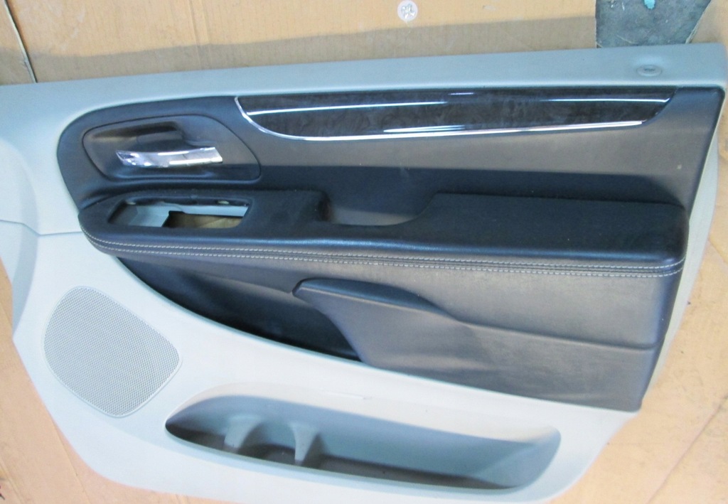 фото №10, Chrysler town country обшивка w дверь правое перед