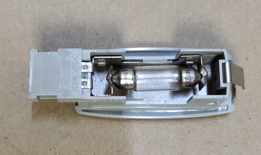 Лампа освещение кабины салона vw golf v 1k seat skoda audi 1k0947109 оригинальный номер Оригинал