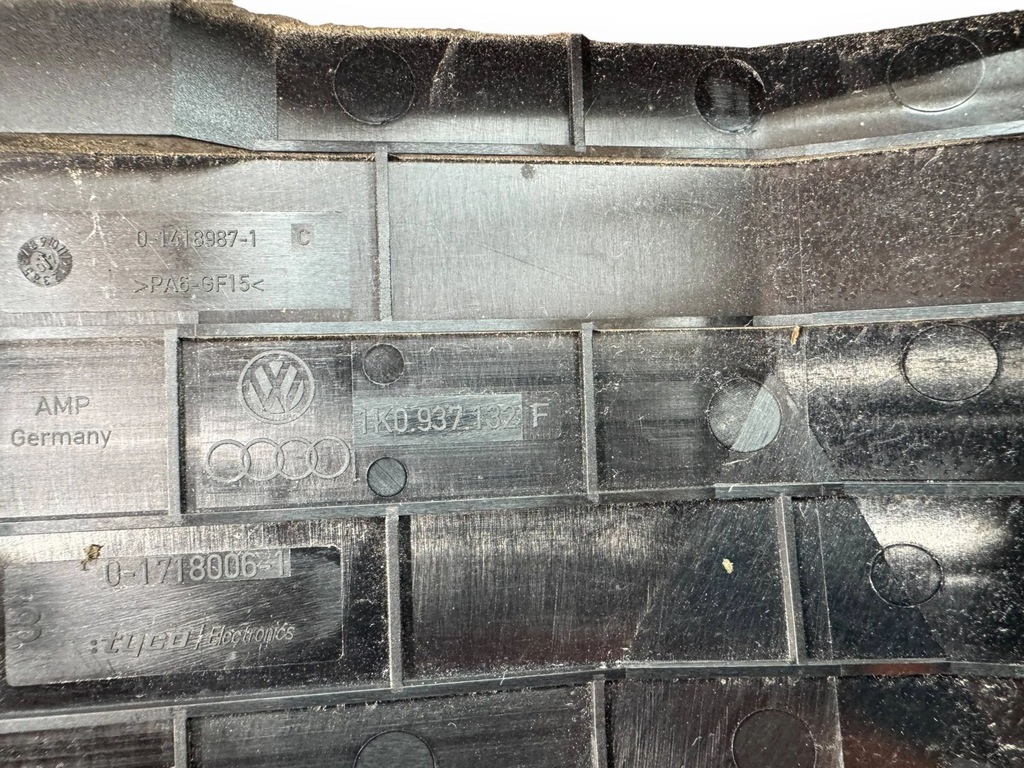 фото №7, Audi a3 s3 8p 2007 крышка коробка предохранителей