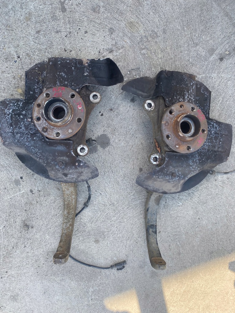 фото №1, Alfa romeo 159 1.9jtdm поворотный кулак ступица правый перед