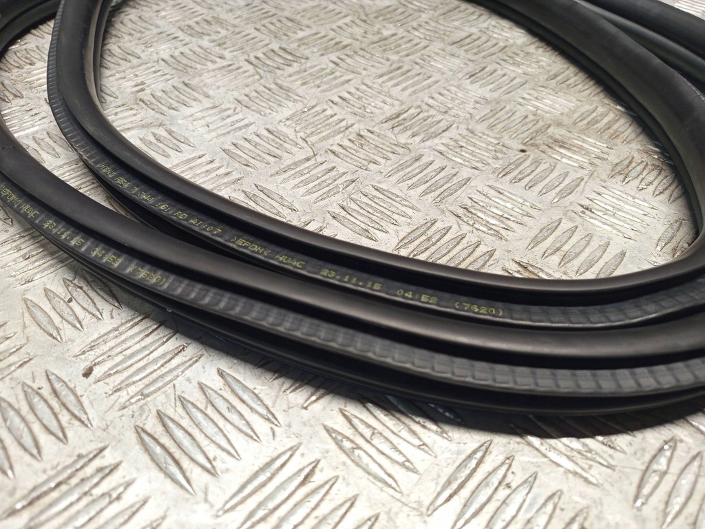 фото №14, Mini оригінальний номер 7344161 clubman f54 прокладка двері кузовна задня задня