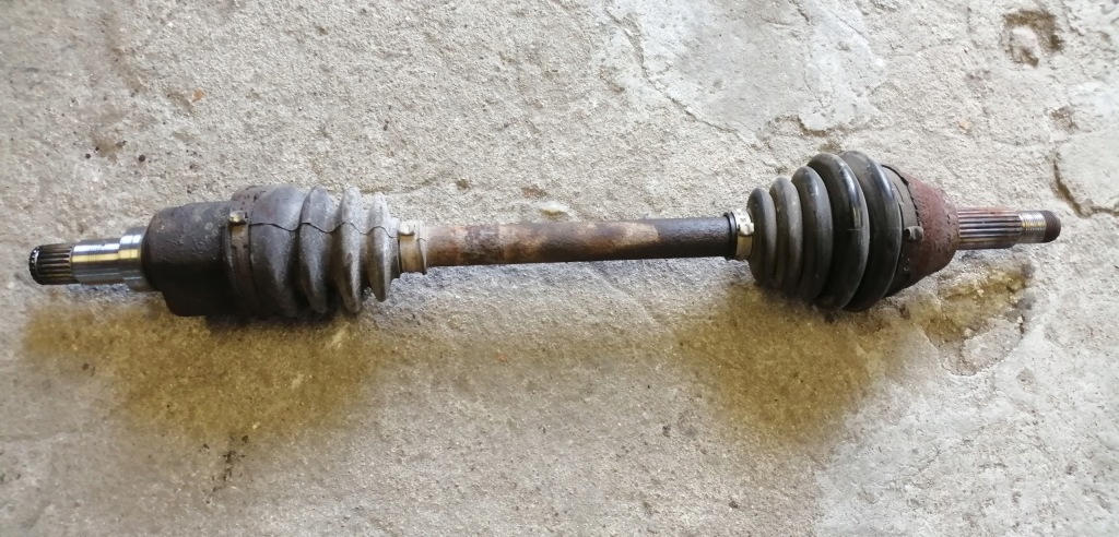 Купити Ford fiesta mk6 1.4 b привідний вал ліва