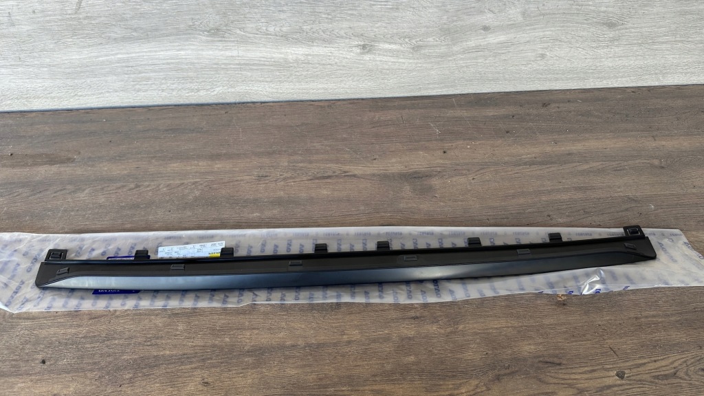 фото №1, Volvo xc90 ii lift r-design молдинг нижня бампера передній 39797360