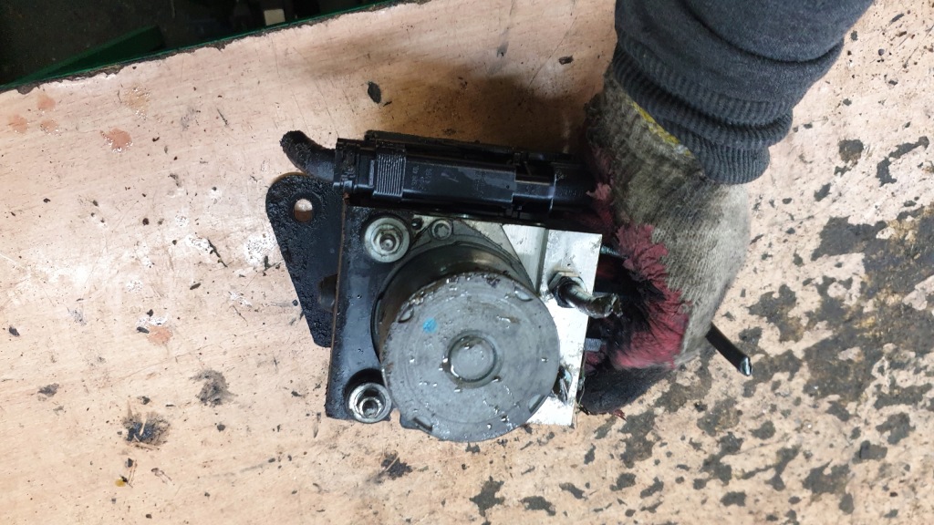 фото №1, Hyundai sonata 04-09 2.0 crdi насос abs блок керування