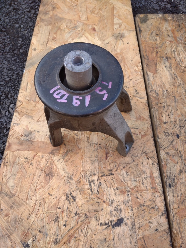 фото №1, Кронштейн кронштейн двигателя vw t5