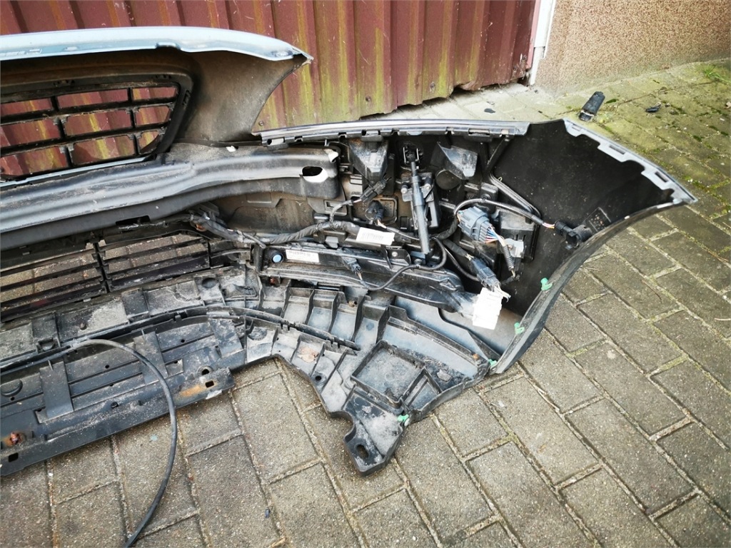 Volvo v40 ii 12-16 бампер перед 6xpdc led drl ксенон kompletny демонтаж Цена