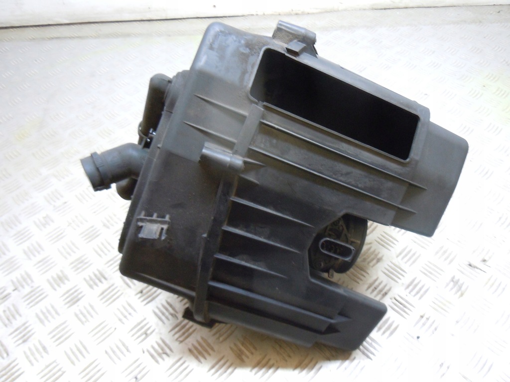 фото №9, Корпус фильтра воздуха audi a8 s8 d3 07l133835h