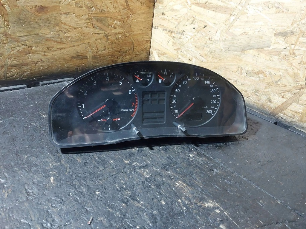 Панель / спідометр audi a4 b5 8d 1.6 8d0919861c Недорого