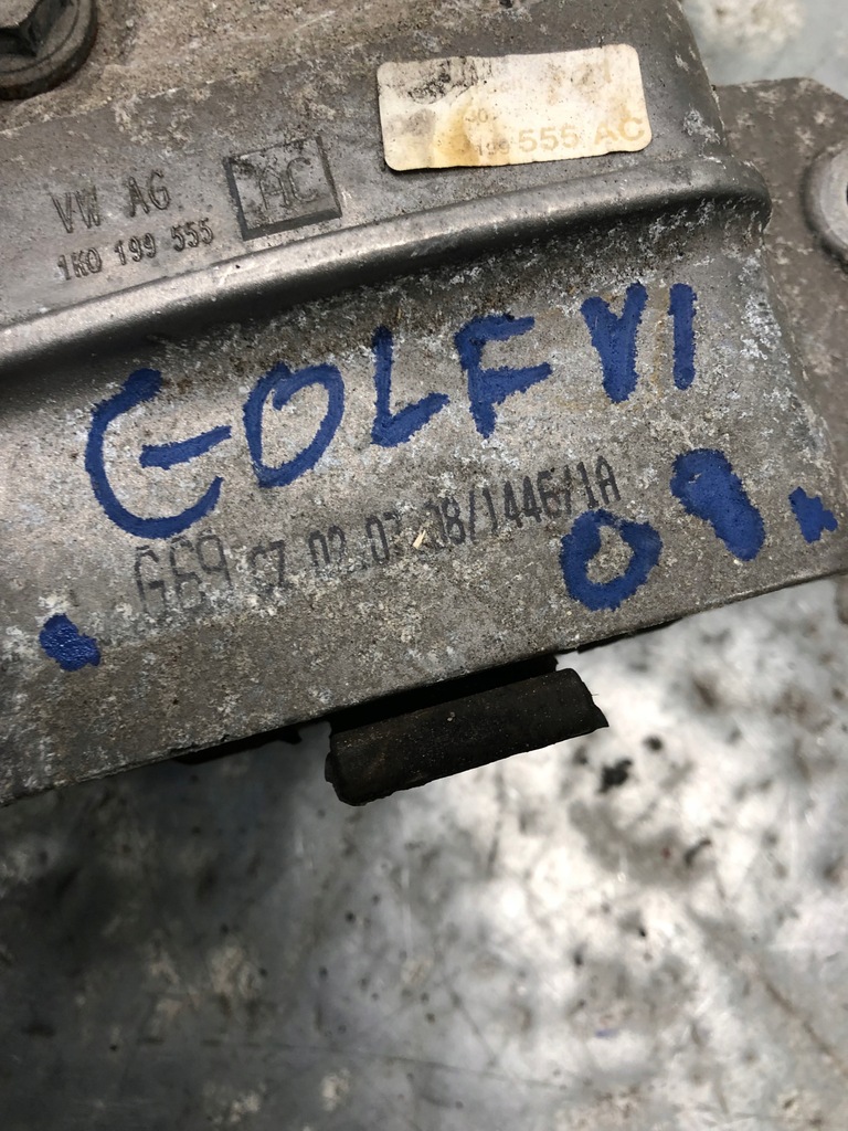 фото №7, Кронштейн подушка коробки vw golf vi 1k0199555ac